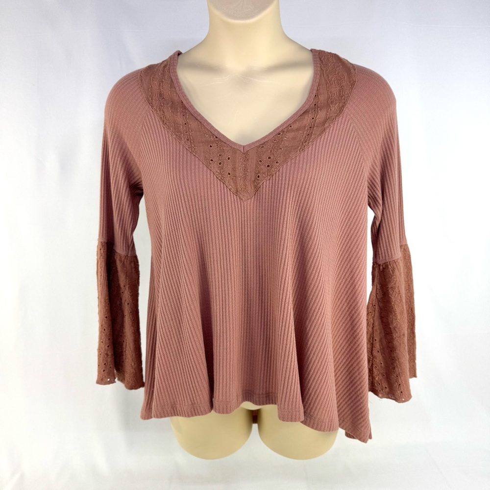 Free People Parisian Eyelet Bell Sleeve textured Top in pinky mauve color medium - Picture 3 of 16